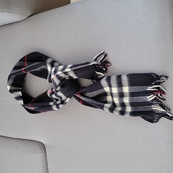 New! Burberry Giant Check Cashmere Scarf Navy Check NWT Gift Box - Picture 5 of 8